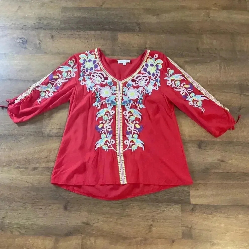 Solitaire Red Floral Embroidered 3/4‎ Sleeve Womens Top Blouse Size Small